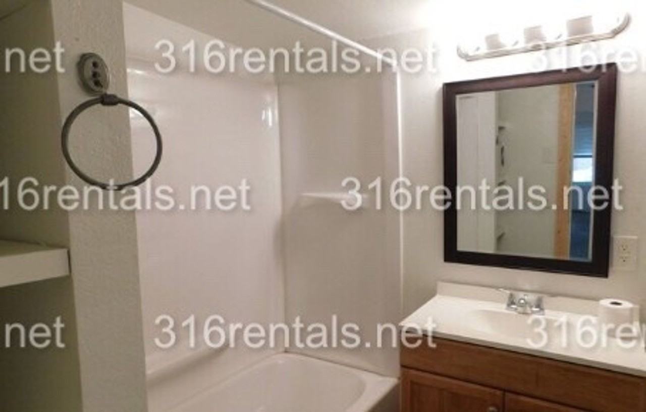621 Osage St - Photo 6 of 15