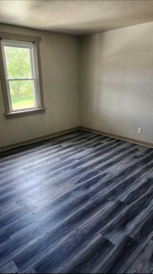 802 Western Ave - Photo 2 of 6