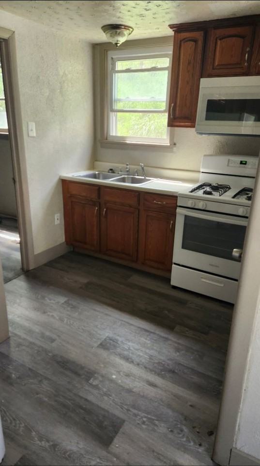 802 Western Ave - Photo 5 of 6