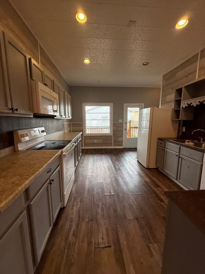 529 S Dakota St - Photo 2 of 25