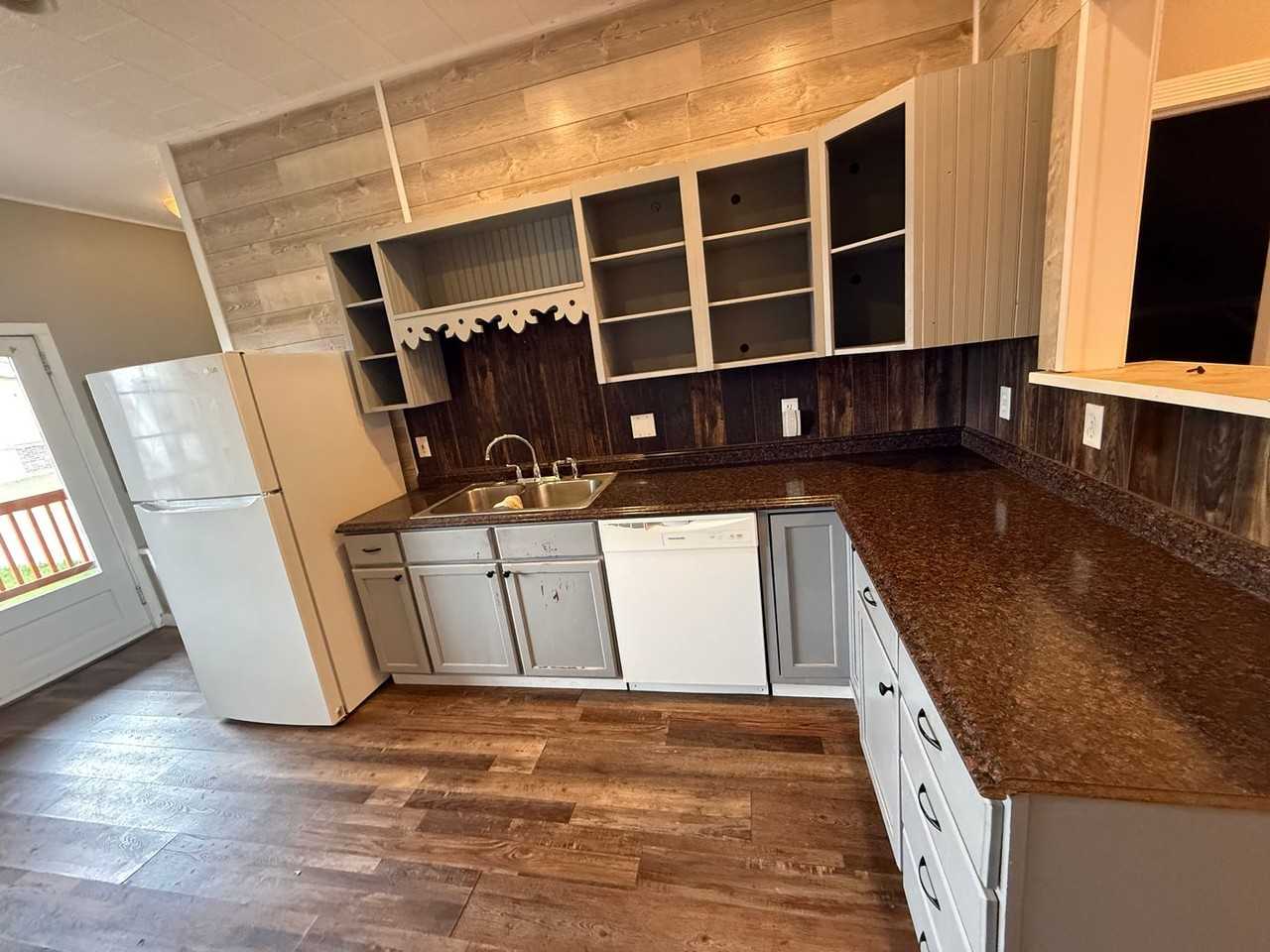 529 S Dakota St - Photo 3 of 25