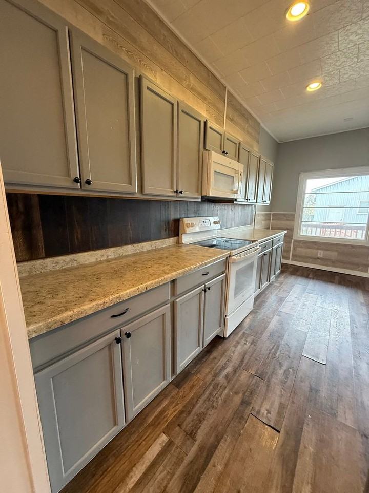 529 S Dakota St - Photo 4 of 25
