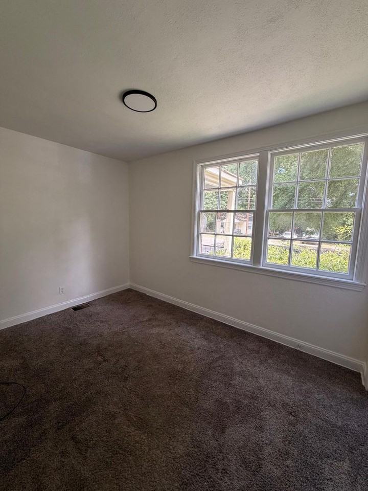 122 Oak Forest Dr - Photo 3 of 6