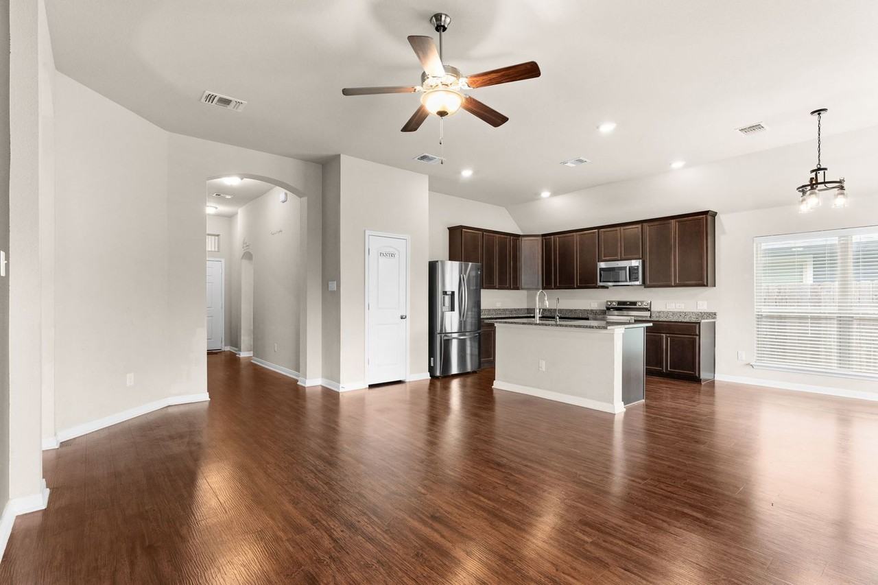 1310 Lilac Ledge Dr - Photo 4 of 15