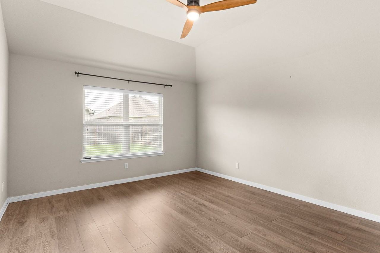 1310 Lilac Ledge Dr - Photo 7 of 15