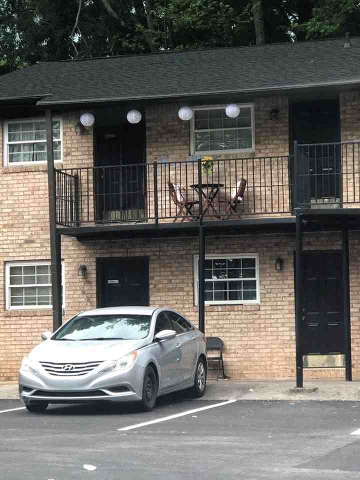 Dallas Gardens Apartments - Photo 2 of 4