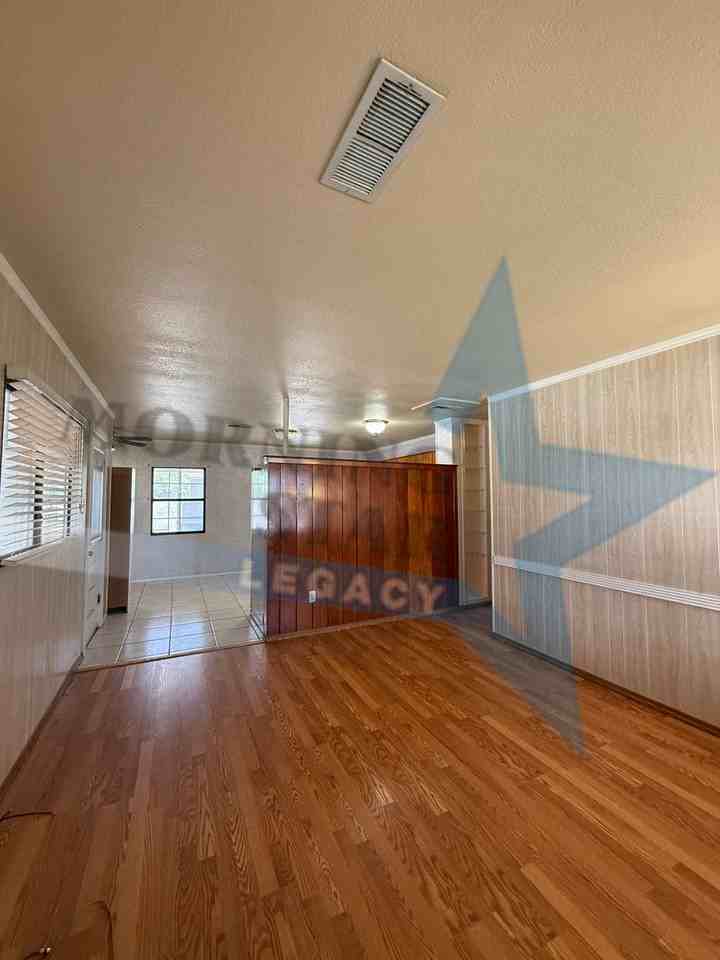 1815 Boston Dr - Photo 3 of 24