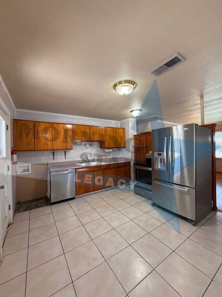 1815 Boston Dr - Photo 7 of 24