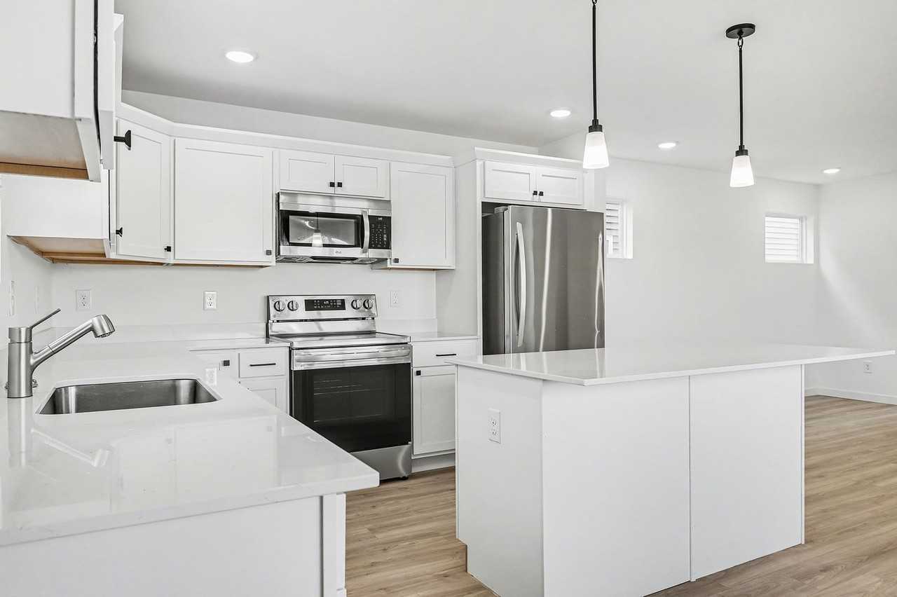 1851 1851 Kingfisher Circle - Photo 3 of 24