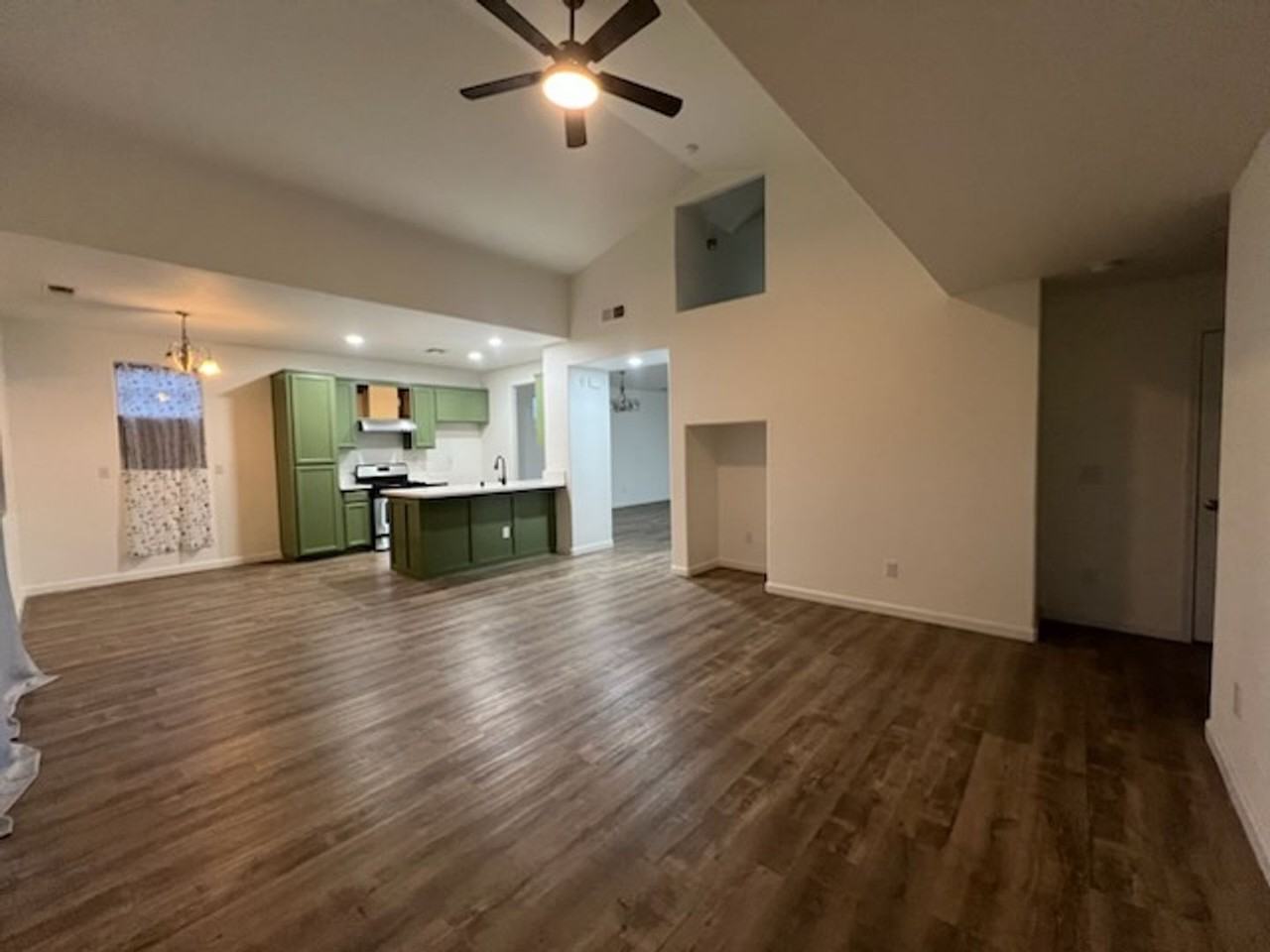 2020 Golden Way - Photo 3 of 9