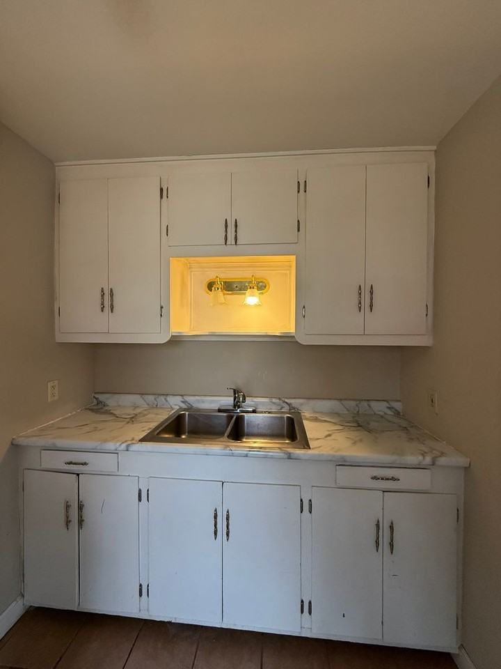 562 Edmund Ave - Photo 2 of 11