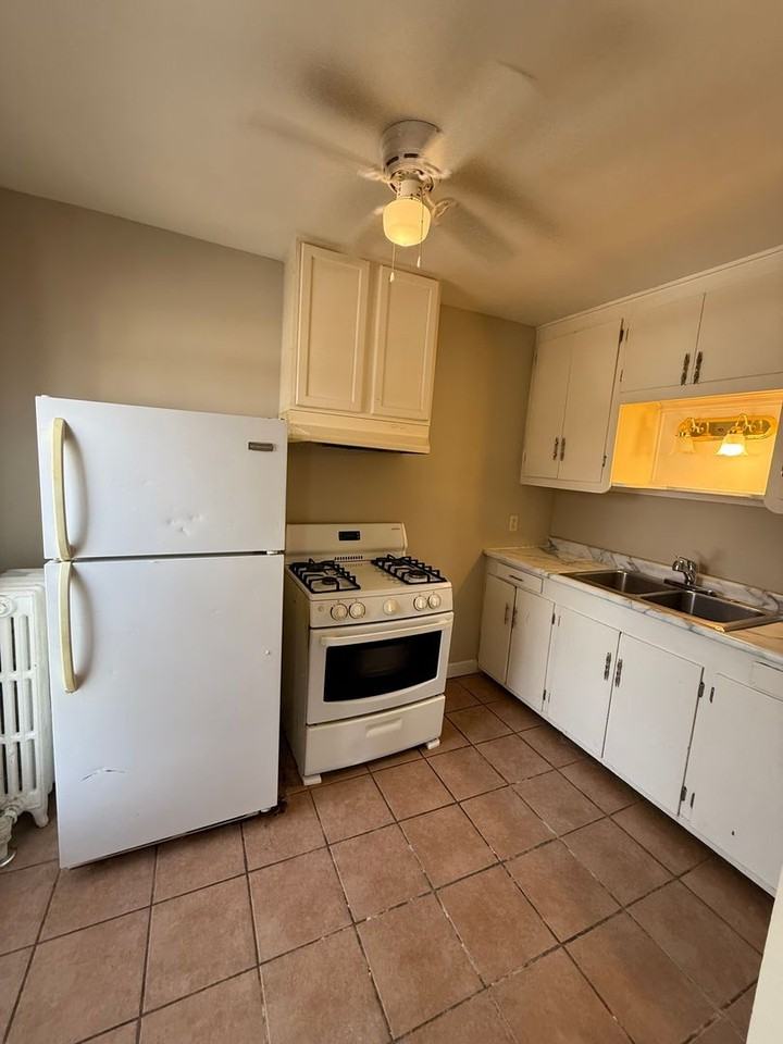 562 Edmund Ave - Photo 3 of 11