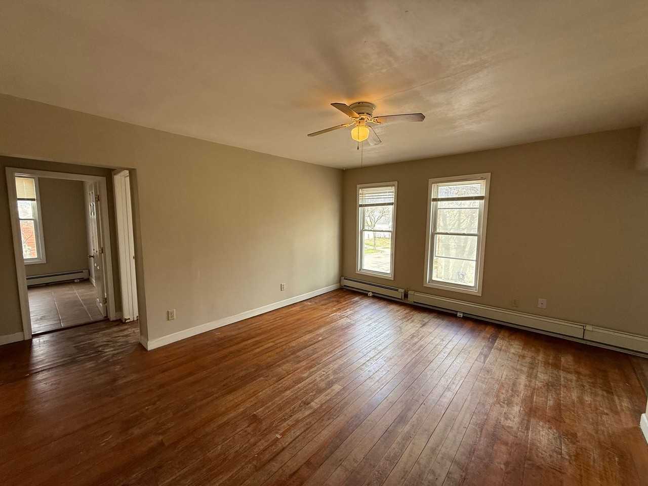 562 Edmund Ave - Photo 4 of 11