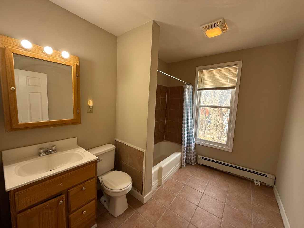 562 Edmund Ave - Photo 7 of 11