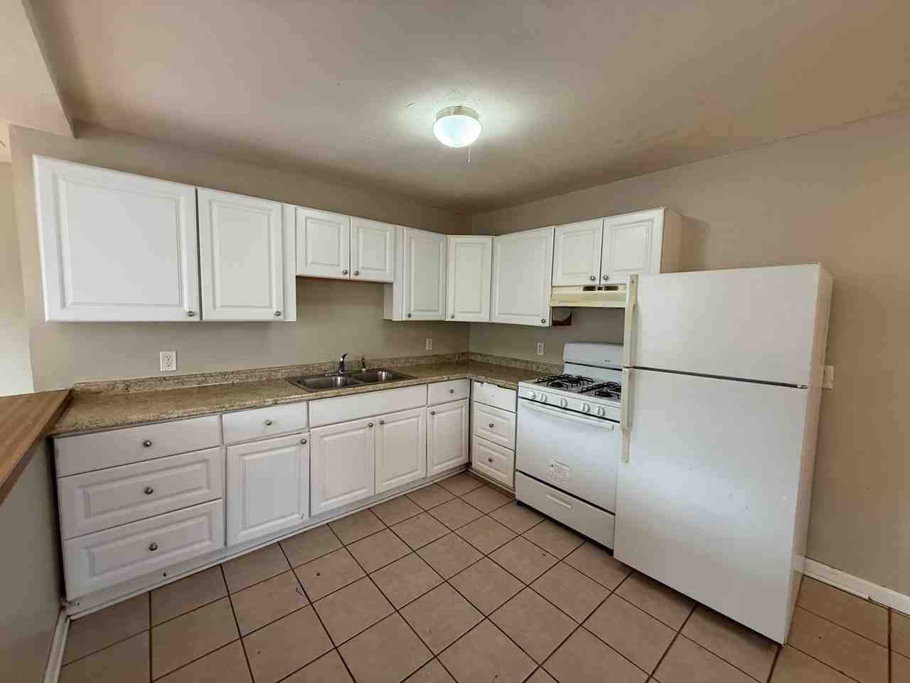 555-565 N Kent St - Photo 2 of 29