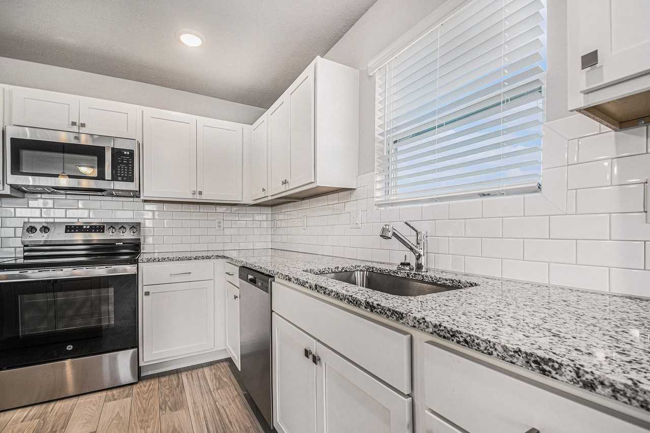 619 W Marion St - Photo 5 of 20