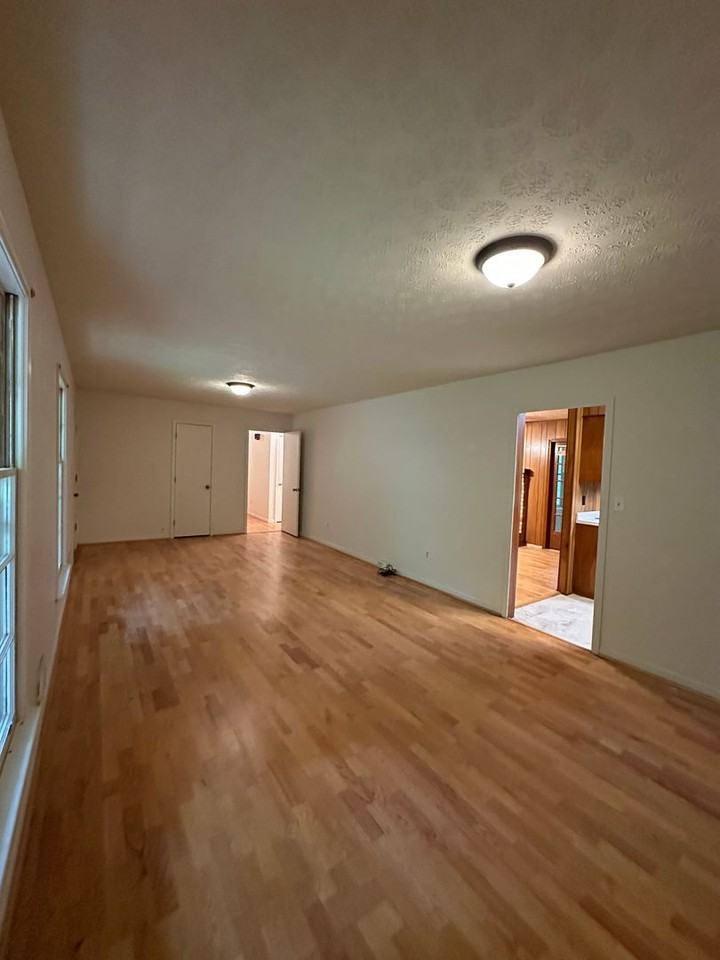 375 Segrest Cir - Photo 4 of 36