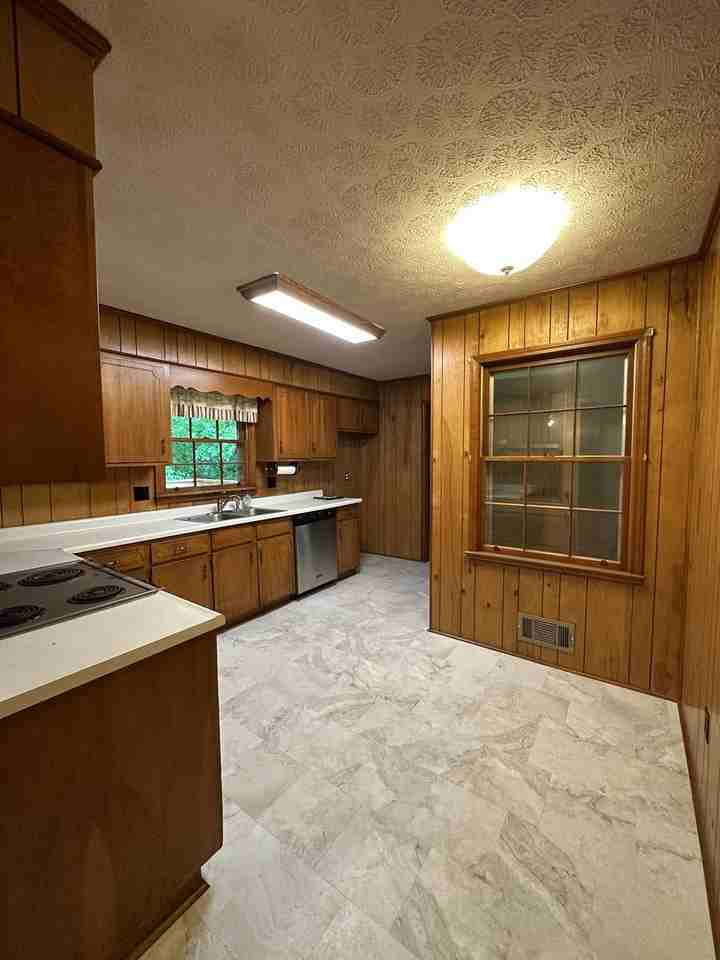 375 Segrest Cir - Photo 6 of 36
