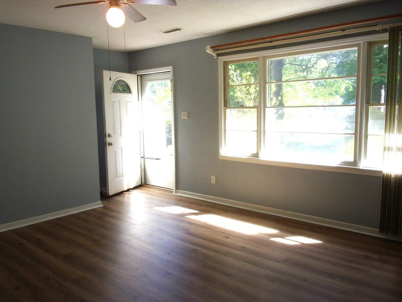 5570 Old York Rd - Photo 5 of 15