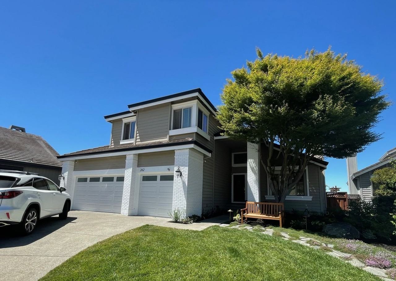 262 Canyon Lakes Pl - Photo 2 of 44