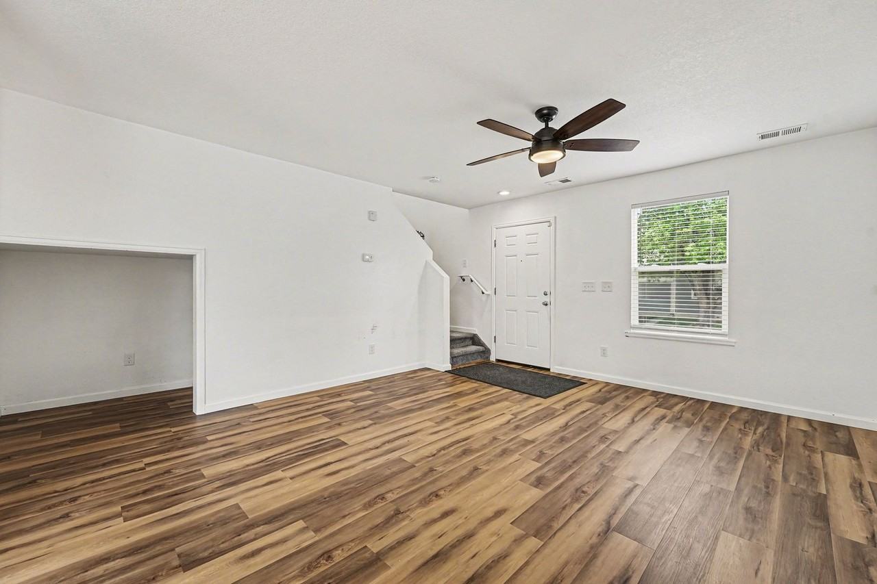 10129 Glencoe Ct - Photo 2 of 21