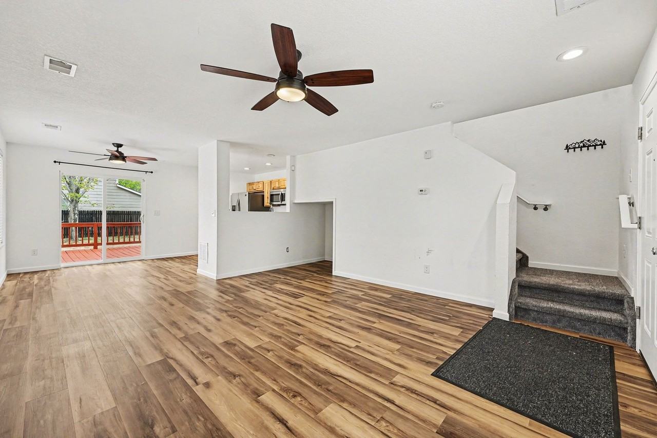 10129 Glencoe Ct - Photo 3 of 21