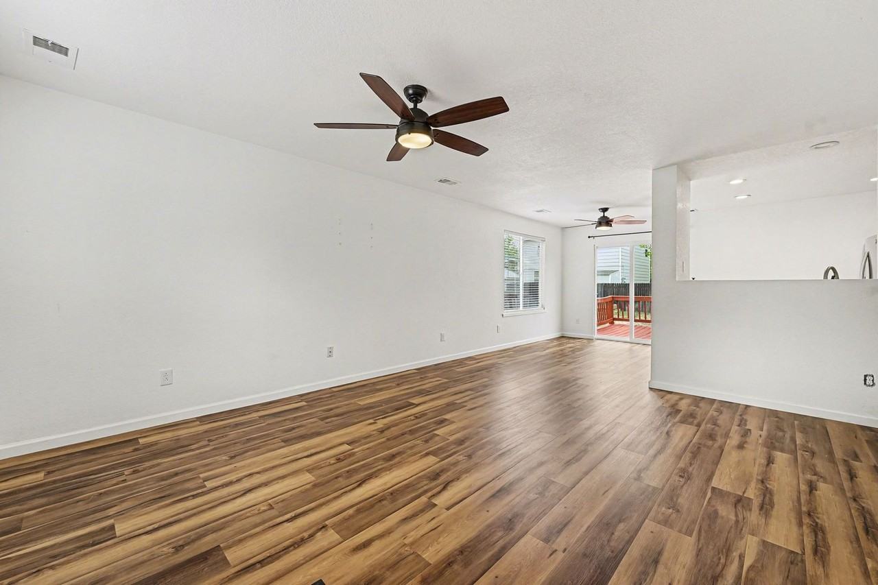 10129 Glencoe Ct - Photo 4 of 21