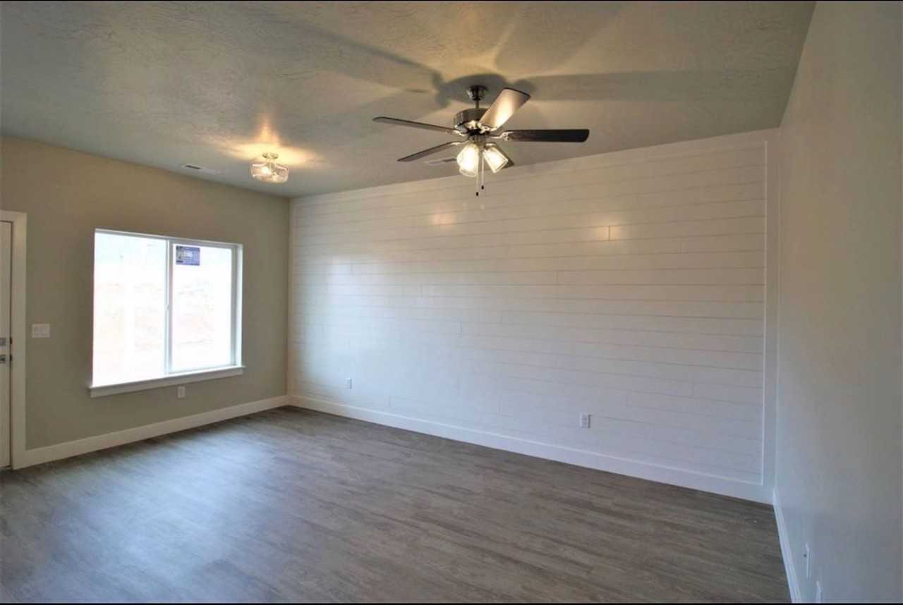 159 E 3100 N - Photo 2 of 10