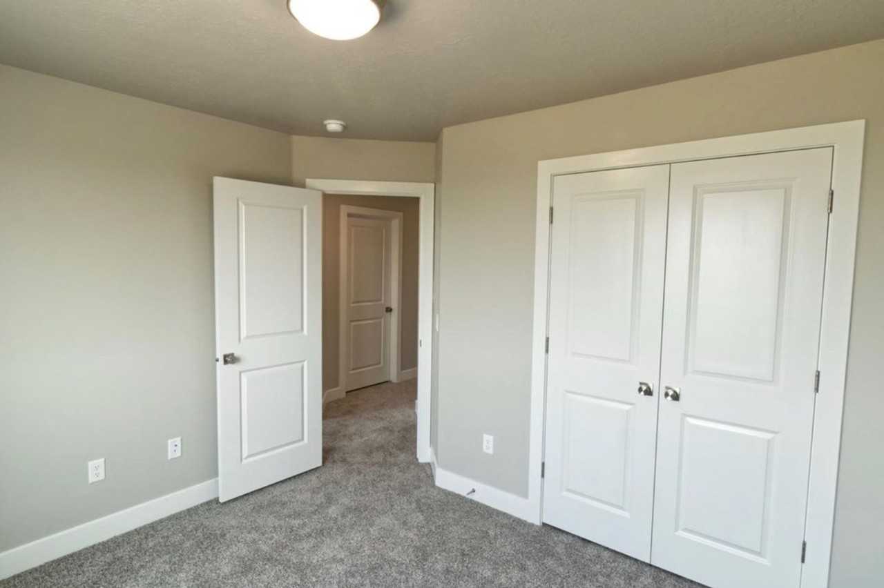 159 E 3100 N - Photo 4 of 10