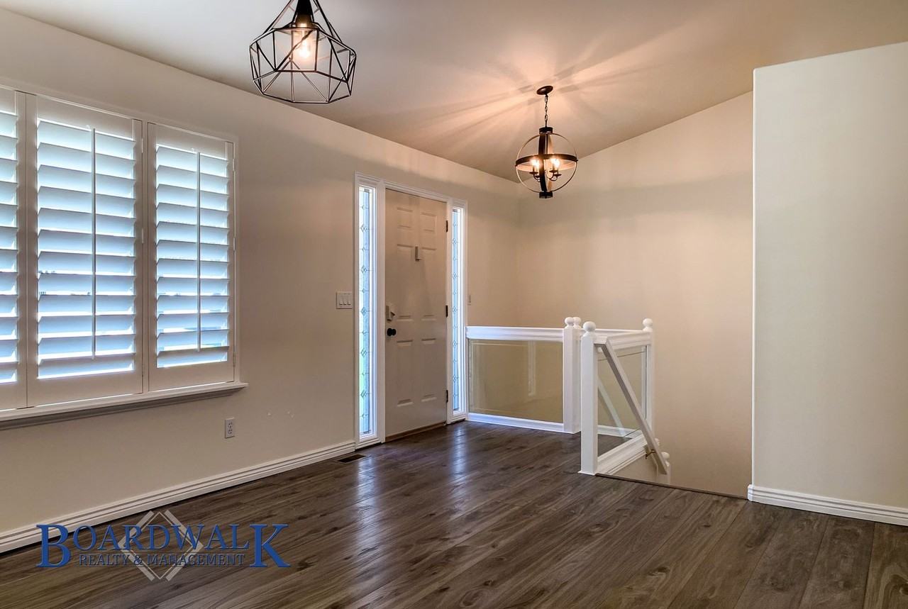 1934 E Wasatch Blvd - Photo 5 of 50