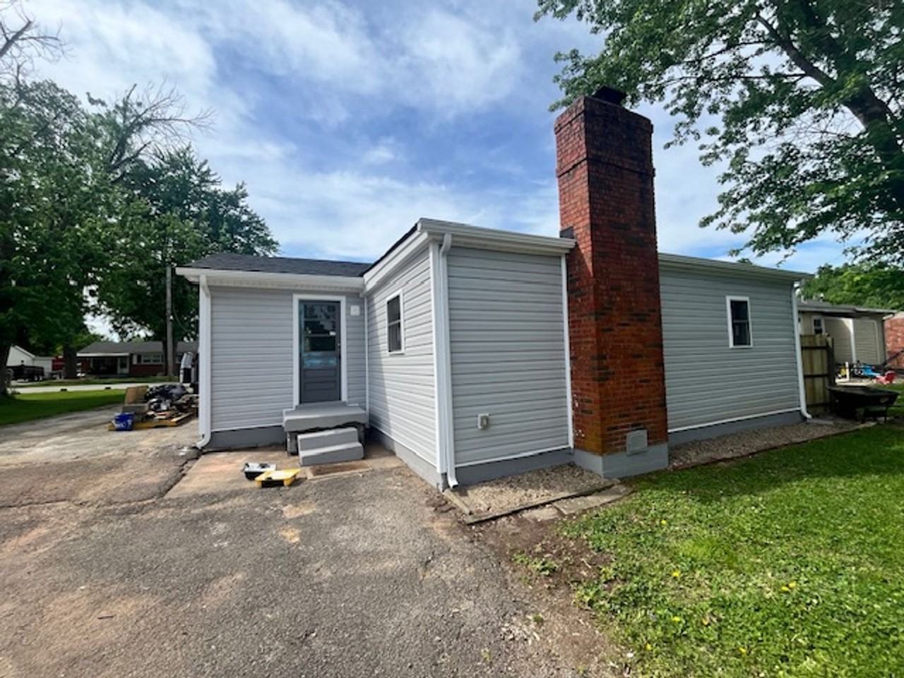 6109 Toebbe Ln - Photo 2 of 7