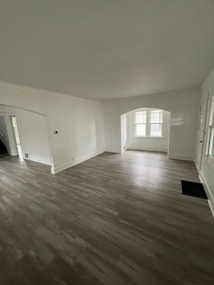 330 King St - Photo 2 of 13