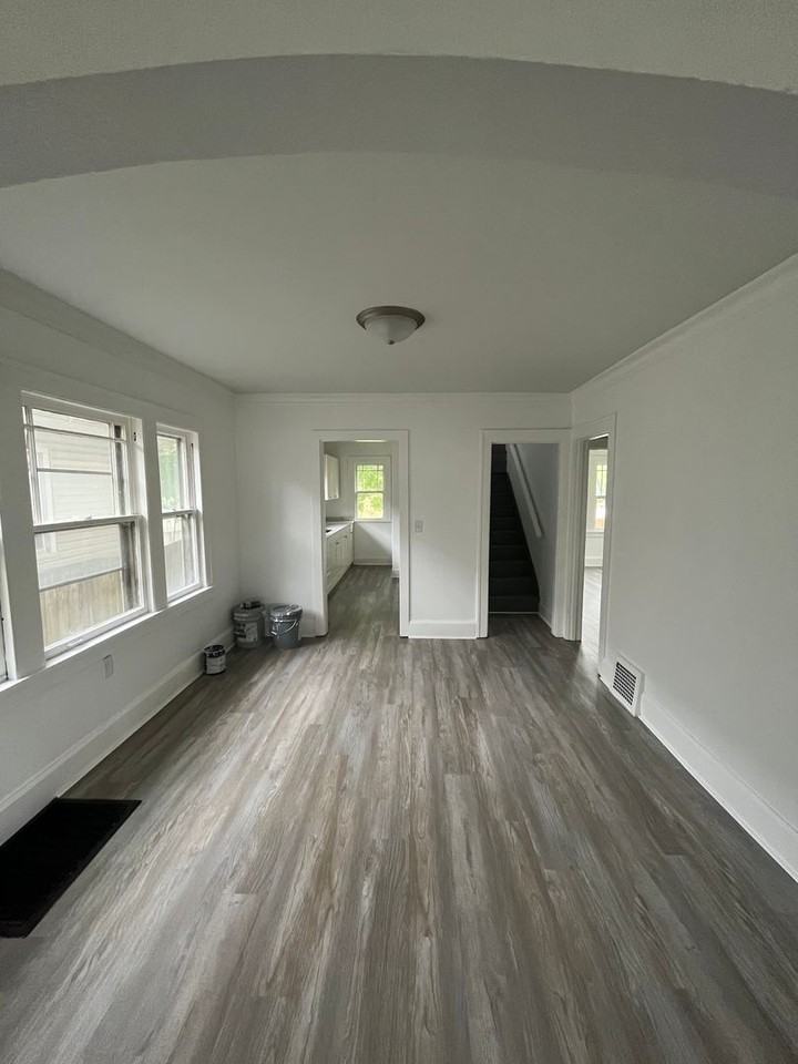 330 King St - Photo 3 of 13