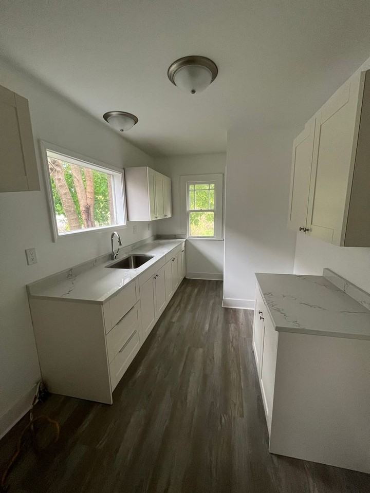 330 King St - Photo 4 of 13