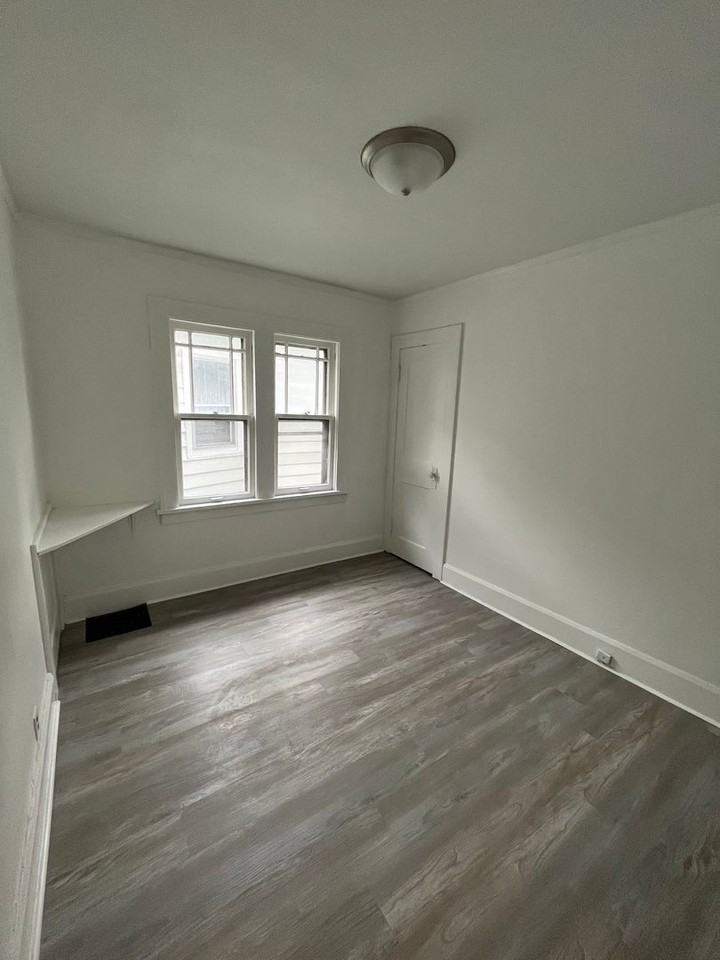 330 King St - Photo 5 of 13