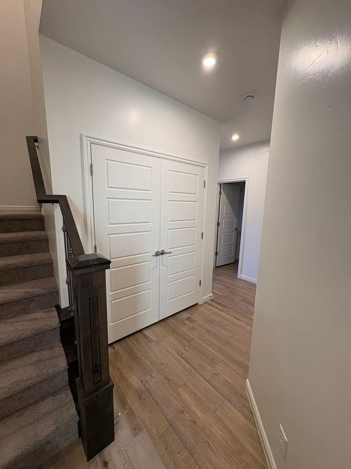 391 S Deep Creek Dr - Photo 2 of 13