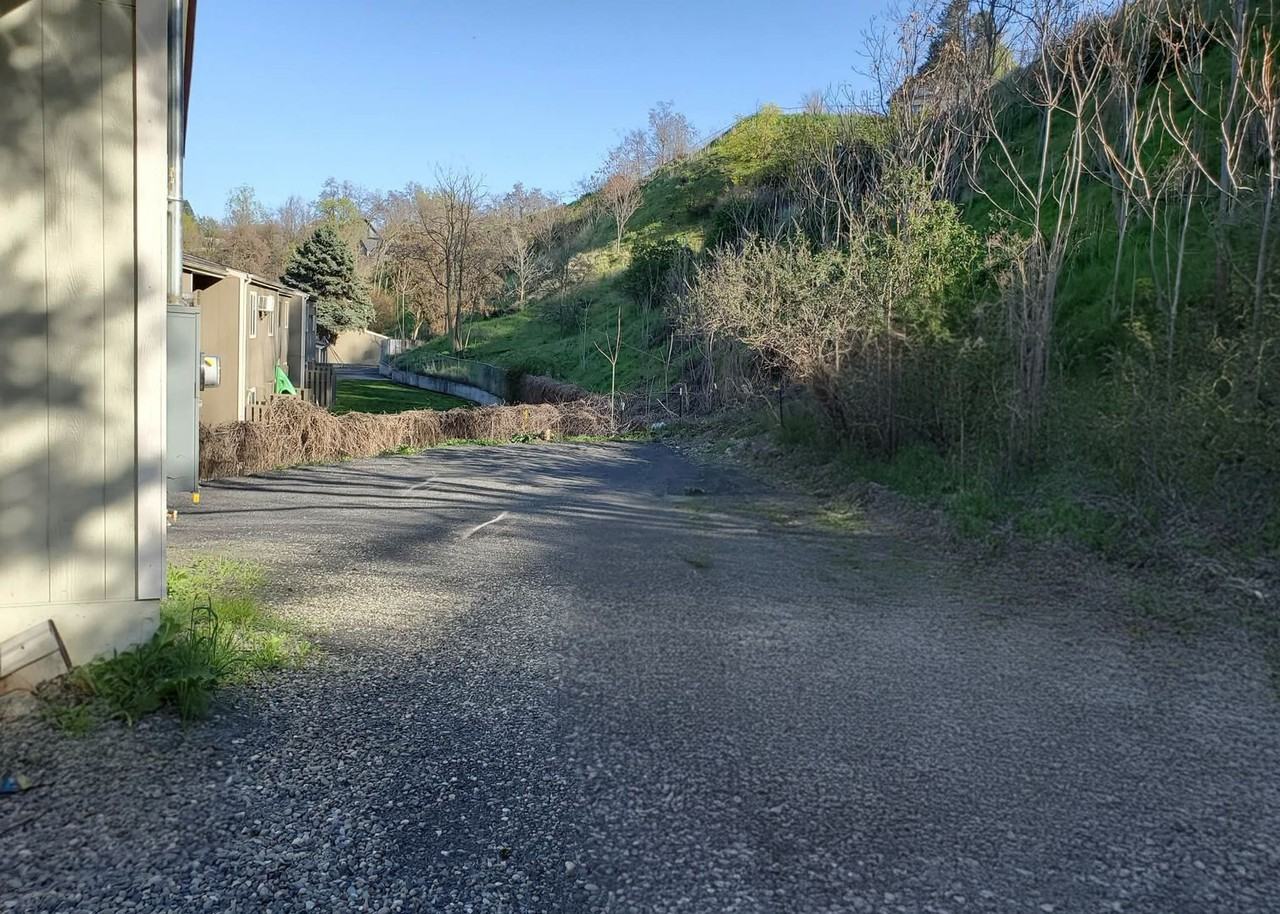 425 11th St - Photo 2 of 13