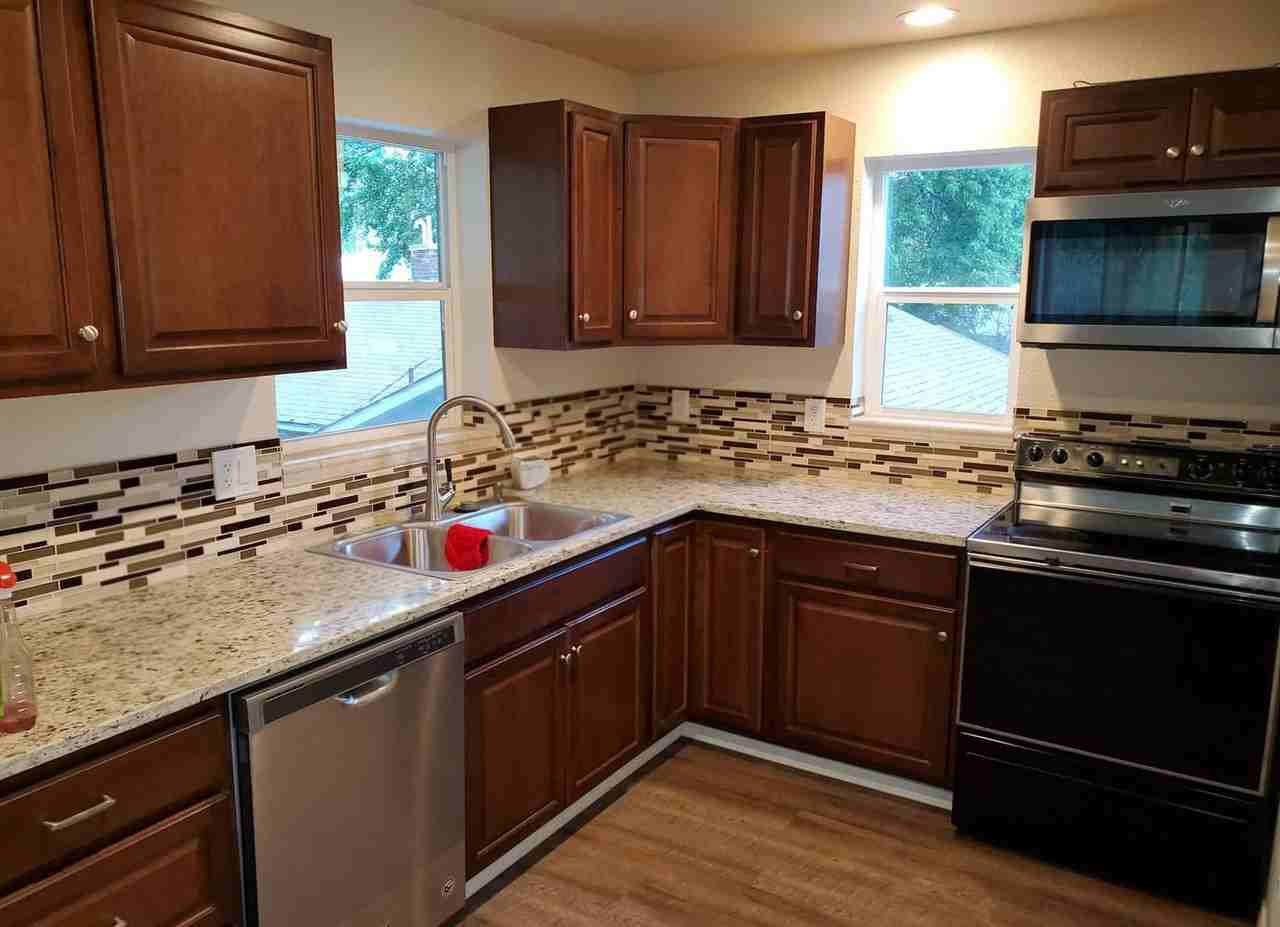 425 11th St - Photo 3 of 13