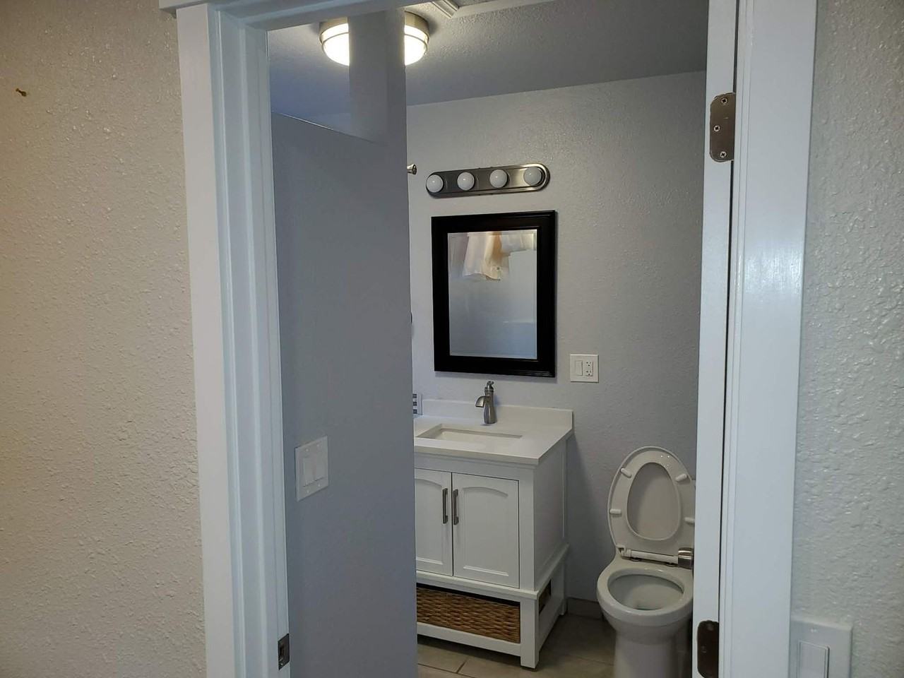 425 11th St - Photo 4 of 13