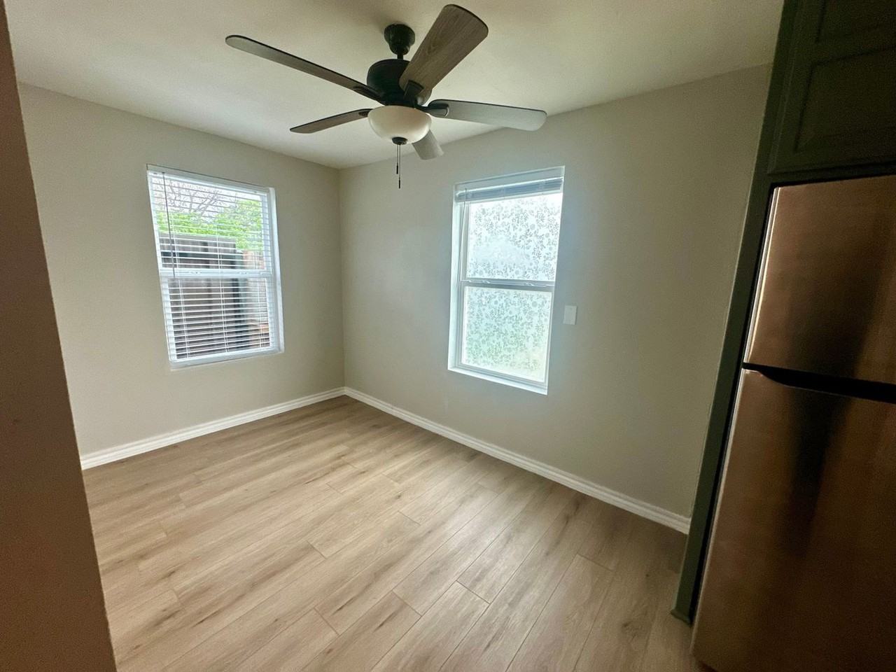 3437 Stanley Ave - Photo 4 of 14