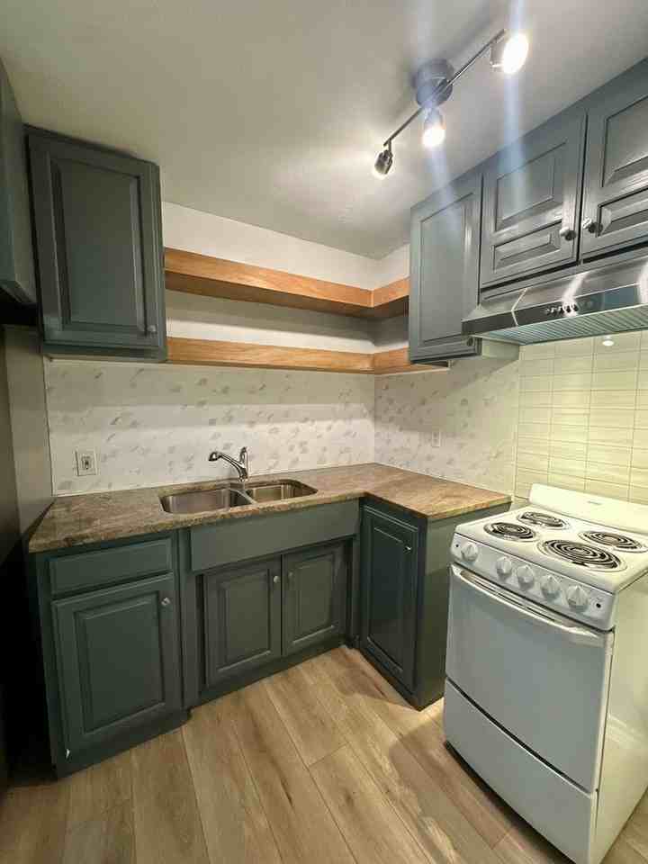3437 Stanley Ave - Photo 7 of 14