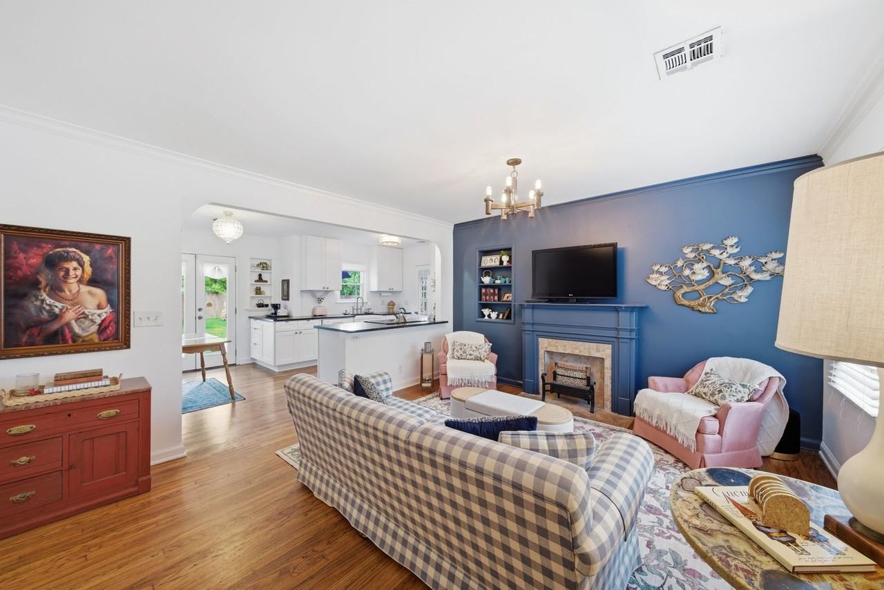 1336 S Oswego Ave - Photo 6 of 31