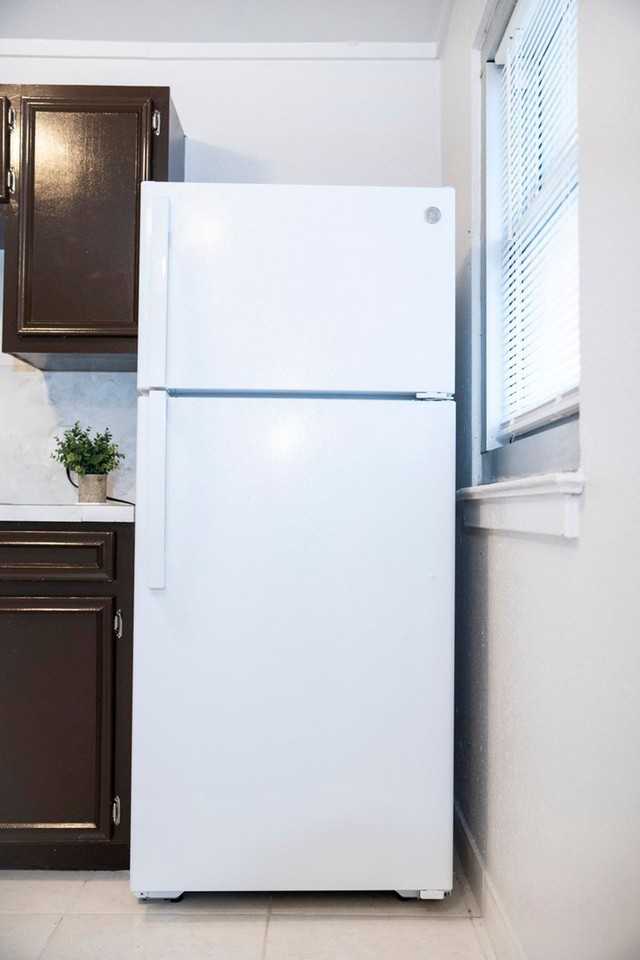 220 S 25th Ave - Photo 2 of 34