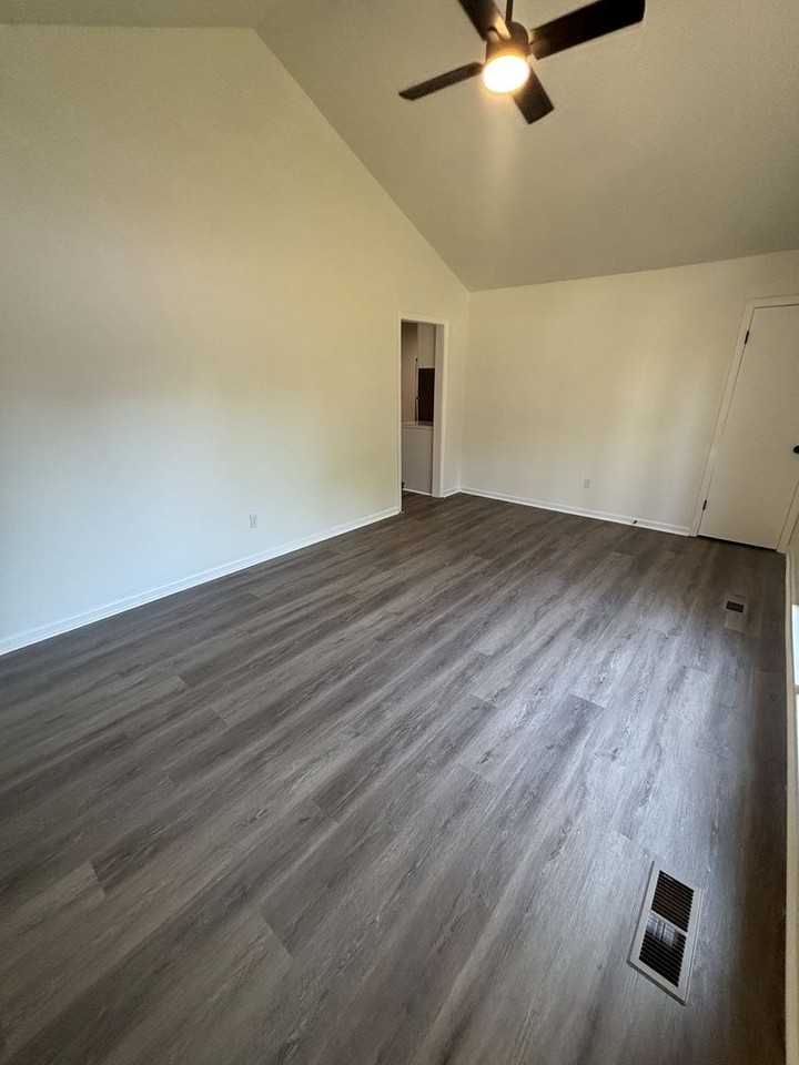 2535 Martin Cir - Photo 3 of 27