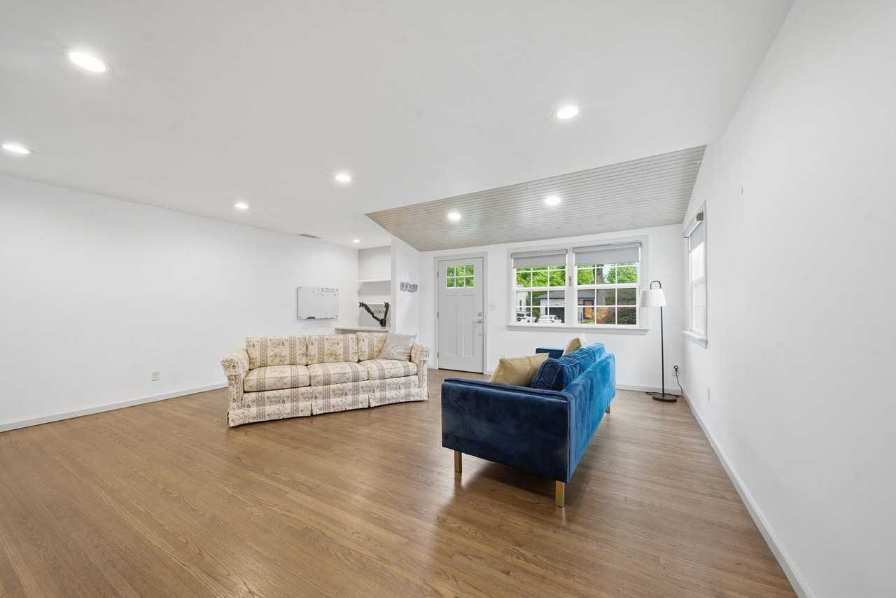 4518 E 28th St - Photo 4 of 17