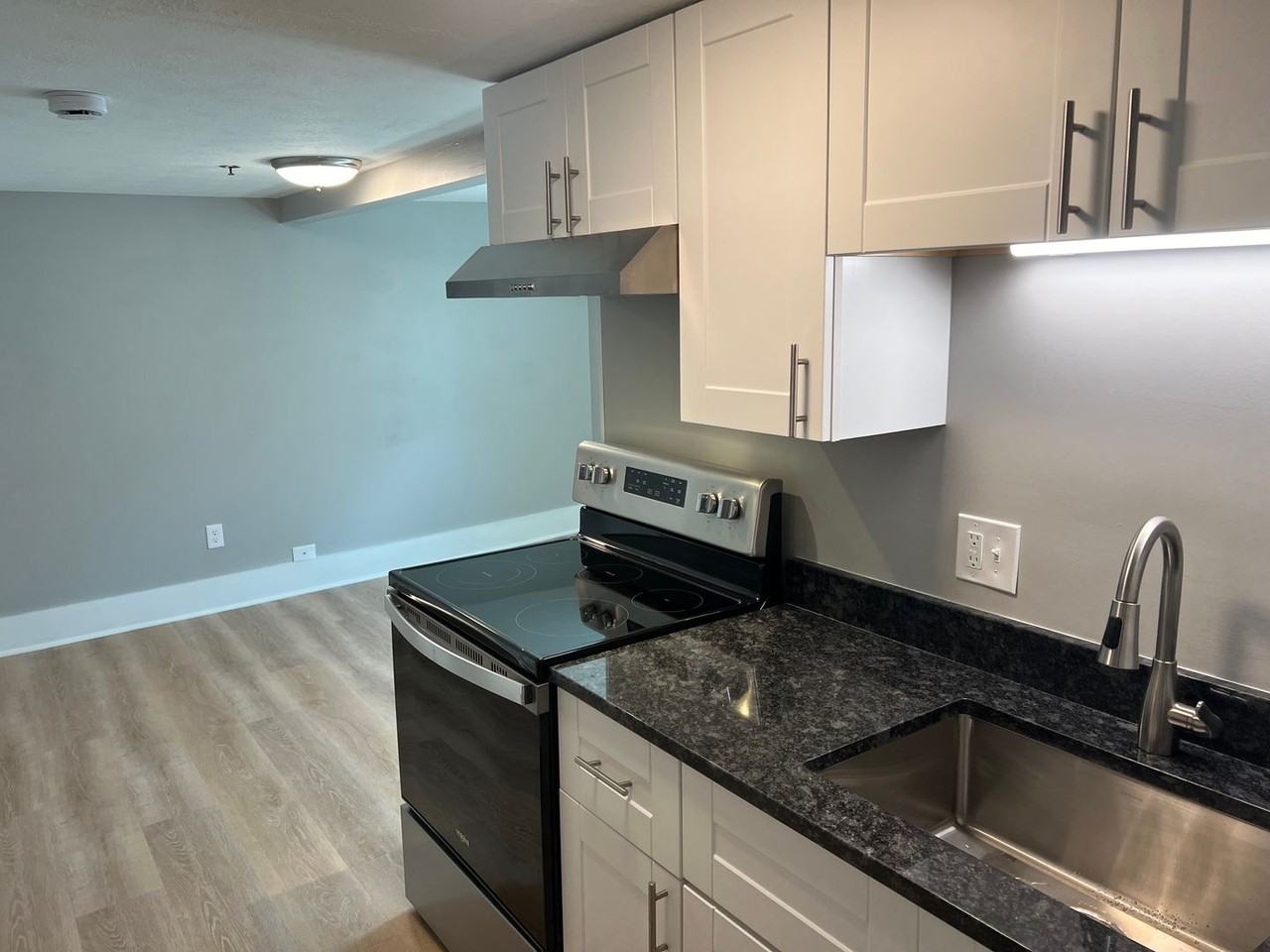 63 Storer St - Photo 4 of 13