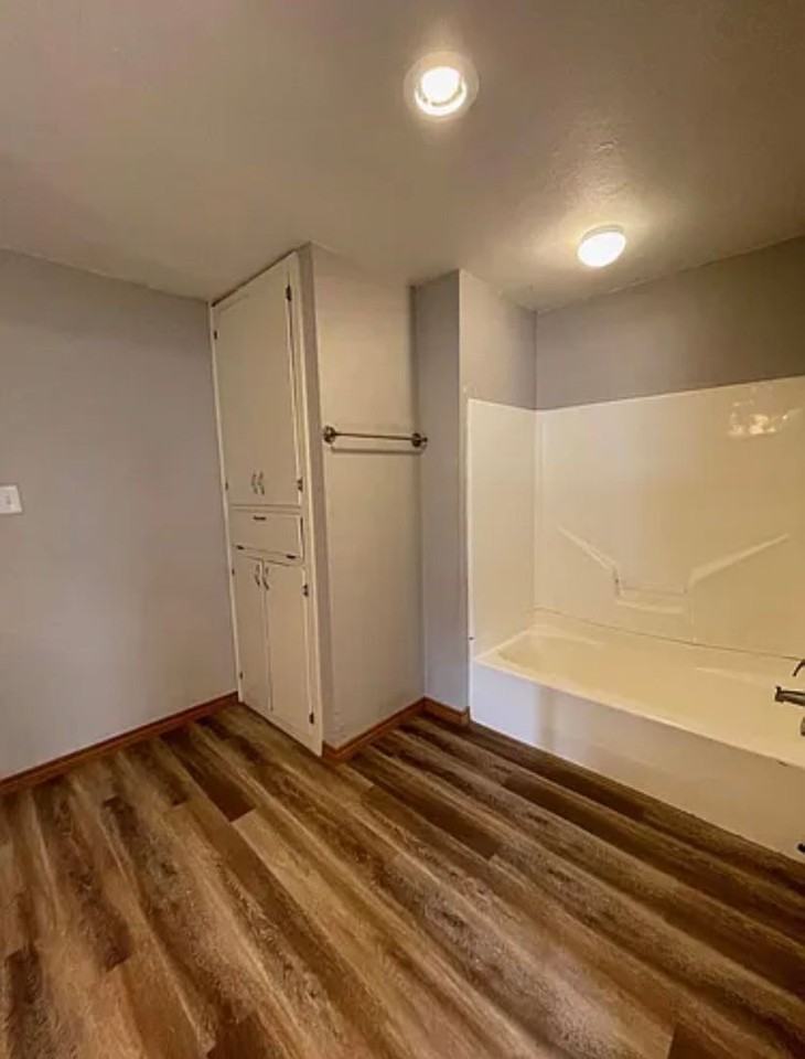 1011 N Harbin Dr - Photo 4 of 12