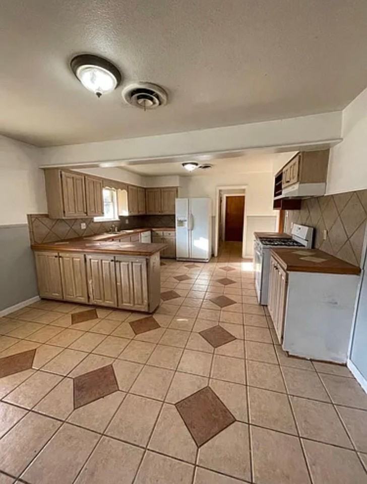 1011 N Harbin Dr - Photo 5 of 12