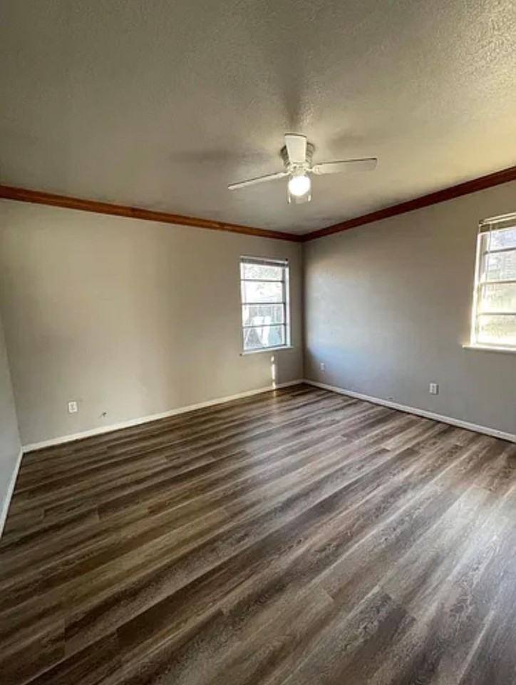 1011 N Harbin Dr - Photo 6 of 12