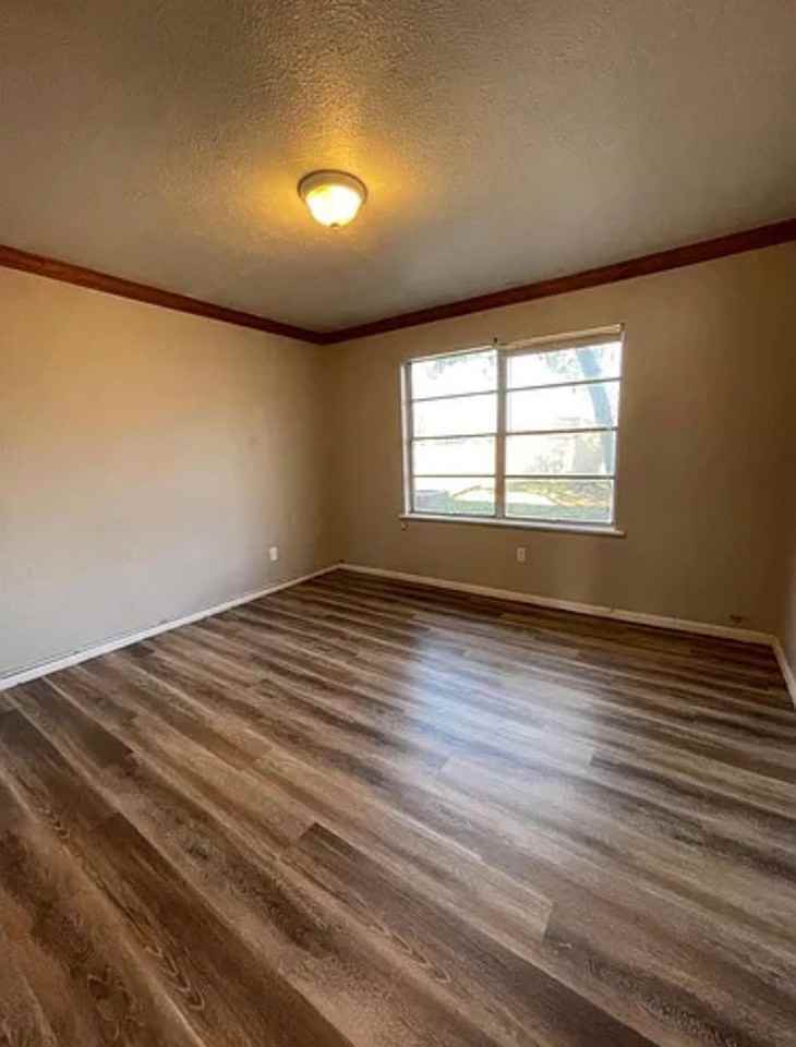 1011 N Harbin Dr - Photo 7 of 12